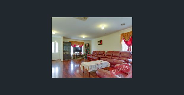 SPACIOUS 4 BEDROOM HOME - Photo 1