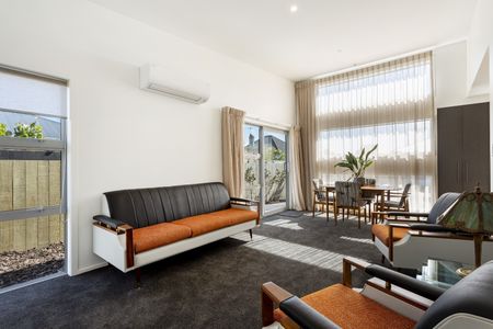 Quality Two-Bedroom Home in Sought-After St Kilda - Photo 3