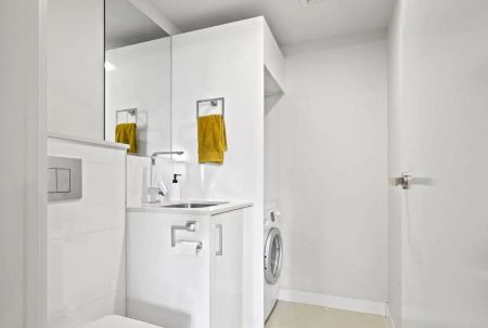“TWO BEDROOM FURNISHED APARTMENT AT CENTRA TOOWONG” - Photo 2