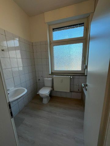 Helle Wohnung mit Charme - neu renoviert mit Küche - Photo 5