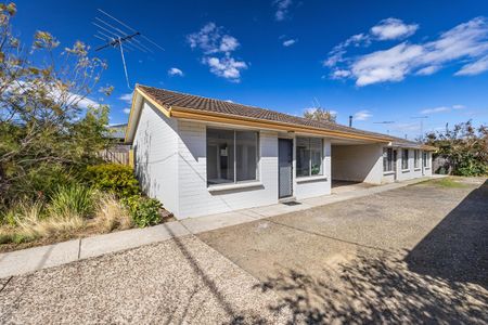 Stylish One-Bedroom Retreat Near Pakington Street - Photo 3