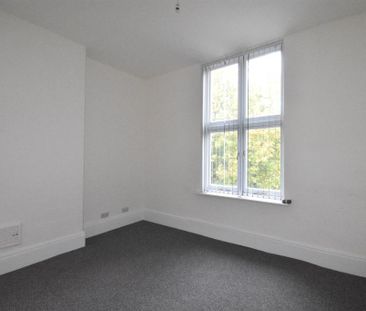 3 bedroom flat to rent - Photo 4