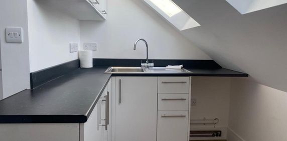 Studio to rent - Photo 2