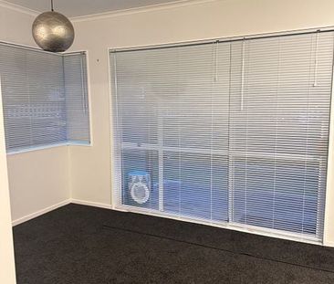 Chic 4BR Townhouse in Mount Maunganui - Photo 5