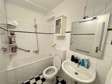 KREFELD CITY: 2-ZIMMERWOHNUNG IM HERZEN KREFELDS ZU MIETEN! - Photo 2