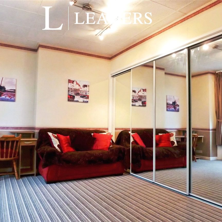 apartment to rent West Cliff Studios, 13 Durley Gardens, West Cliff, Bournemouth, BH2 - Photo 2