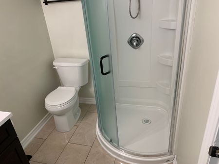 For Lease - 331 Spruce Grove Crescent, Newmarket, Ontario - Photo 2