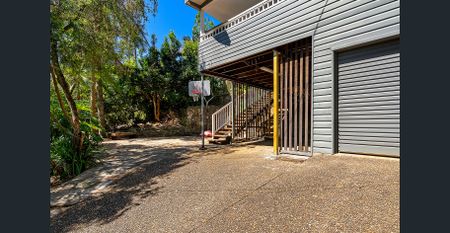 Charming Coastal Home – Whisper Quiet Cul-de-Sac Location - Photo 2