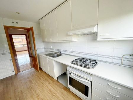 4 room luxury Apartment for rent in Alcobendas, Autonomous Region of Madrid - Photo 5