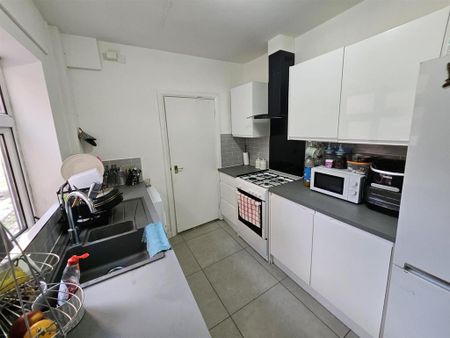 4 bedroom terraced house to rent - Photo 4