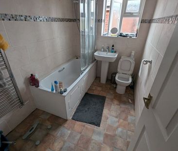 Room in a Shared House, Broadlands Road, SO17 - Photo 5