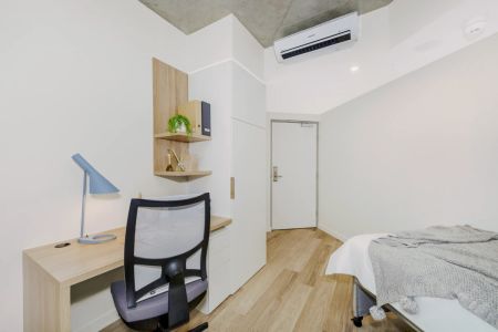 4 bedroom Apartment - Photo 2