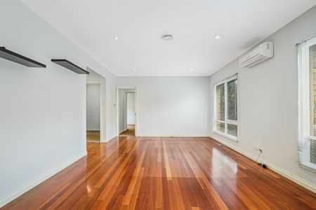 Three-Bedroom Single-Level Unit in Prime Location - Photo 3