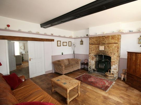 House share to rent on - Photo 1