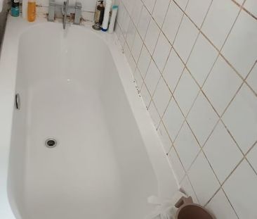 Room in a Shared House, Sheringham Avenue, E12 - Photo 4