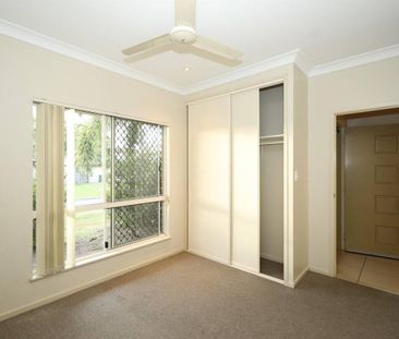 Large Three Bedroom Home with Side Access - Close to Trinity Anglic... - Photo 2