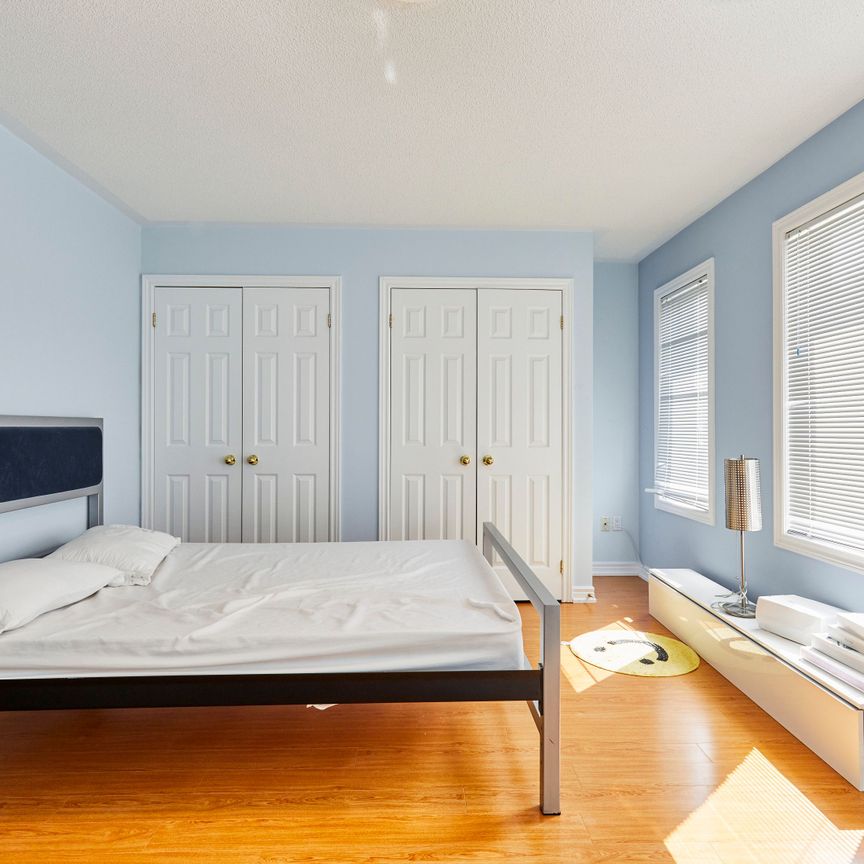 For Lease - 158 Galleria Parkway, Markham, Ontario - Photo 1