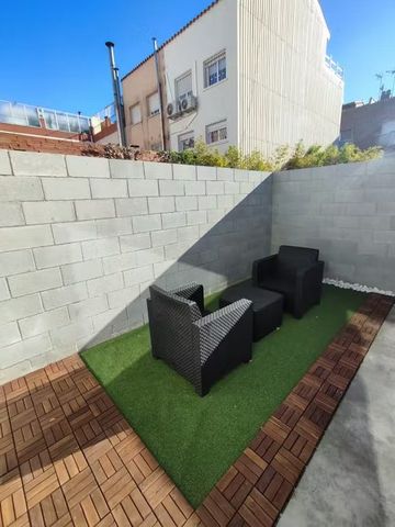 Avinguda de lOnze de Setembre, El Prat de Llobregat, Catalonia 08820 - Photo 2