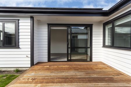 Near New Spacious 2 Bedroom Townhouse! - Photo 4