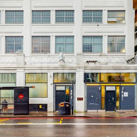 Spacious Studio located within a warehouse conversion with exposed brick - Photo 4