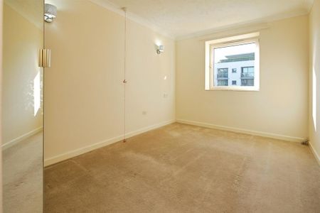 1 bedroom retirement property to rent - Photo 3