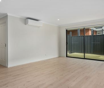 Spacious Modern Villa, Great Location - Photo 2