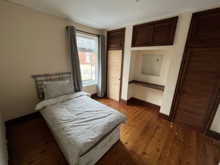 TWO BEDROOMS LOCATED CLOSE TO THE CITY CENTRE LOW MAINTENANCE ENCLOSED GARDEN CLOSE TO LOCAL AMENITES GAS CENTRAL HEATING UPVC DOUBLE GLAZED NEAUTRALLY DECORATED - Photo 5