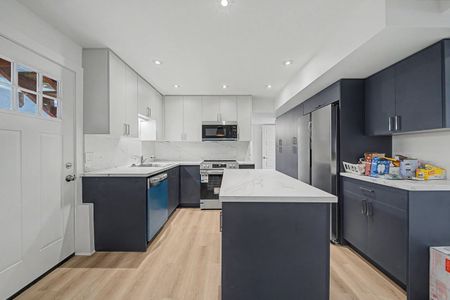 1014 Carnaby Place apartment — North Vancouver, BC (4-Bedroom) - 4 Bedroom - Photo 3