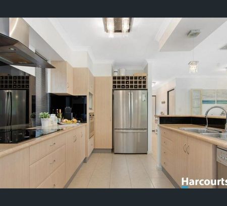 4/12 Hymus Street, Rockingham, WA 6168 - Photo 5
