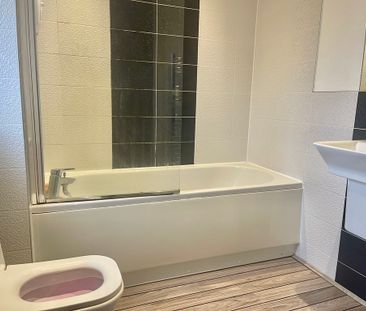 1 bedroom One Bedroom Coach House to rent - Photo 3