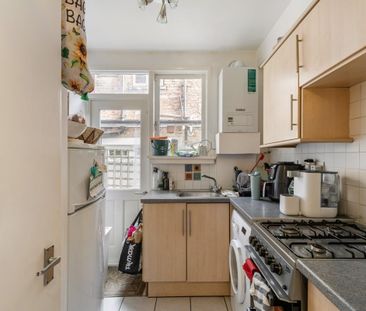 2 bedroom flat to rent - Photo 6