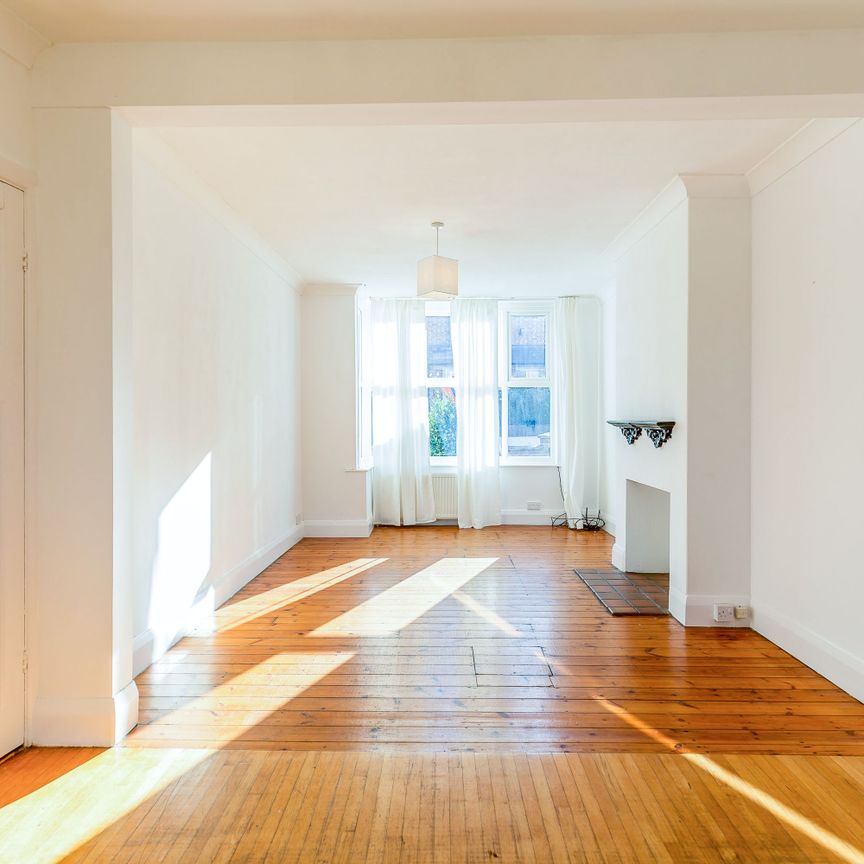 3 bedroom house to rent Clarence Road, Stony Stratford, Milton Keynes, Buckinghamshire, MK11 - Photo 1