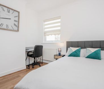 3 bedroom flat to rent - Photo 6