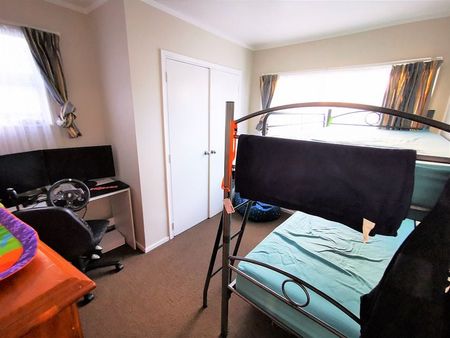 Charming 2BR Home in Clendon Park - Photo 3