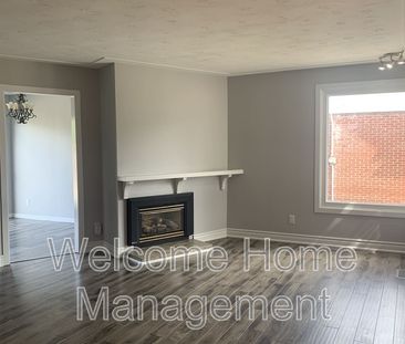 $3,395 / 6 br / 2 ba / Unique Opportunity in Kennedy East - 2 Famil... - Photo 2