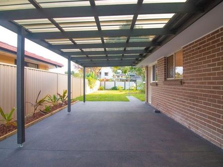 Renovated 3 Bedroom Home In Burleigh Heads! - Photo 2