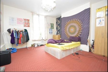 8 Bedroom Houses in Headingley - Photo 3