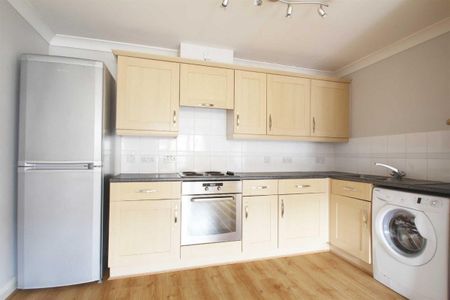 Ovaltine Court, Kings Langley - Photo 4