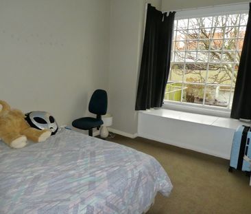 Spacious Flat - Photo 6