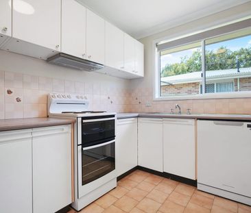 Well Presented & Ideally Located - Photo 5