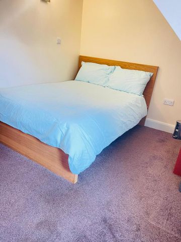 1 bedroom in a house share to rent - Photo 5