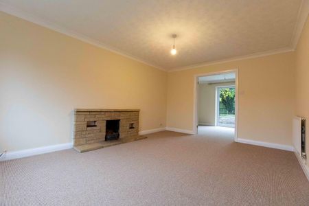 4 bedroom detached house to rent - Photo 2