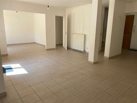 Location Maison 5 pièces 143m² STE FOY LES LYON 69110 - Photo 2