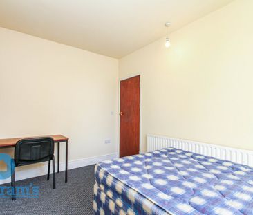 4 bed Semi-Detached House for Rent - Photo 2