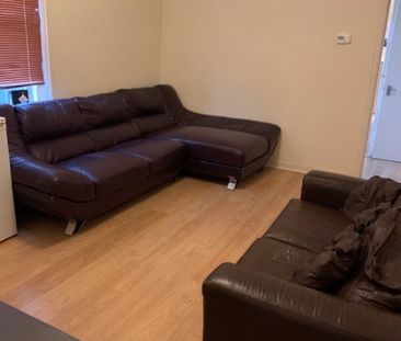 5 bedroom semi-detached house to rent - Photo 3