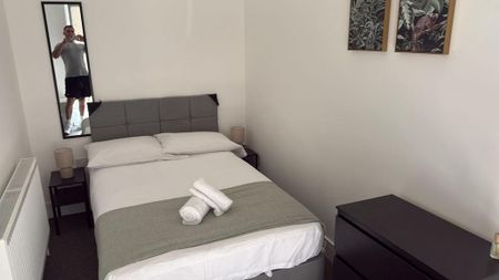 1 bedroom in a house share to rent - Photo 2