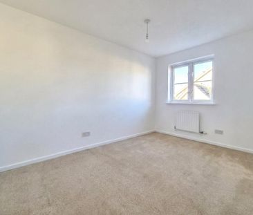 3 bedroom end of terrace house to rent - Photo 3