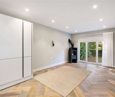 Exceptional contemporary home set within private gardens on one of ... - Photo 1