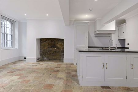 Immaculately presented one bedroom period conversion with its own entrance - Photo 4