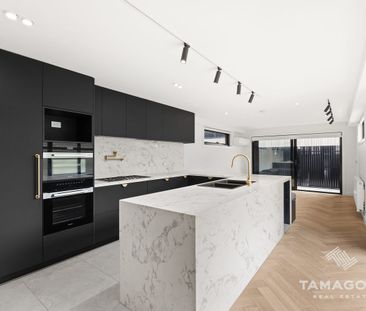 One-of-a-kind family home! (free wifi) - Photo 4